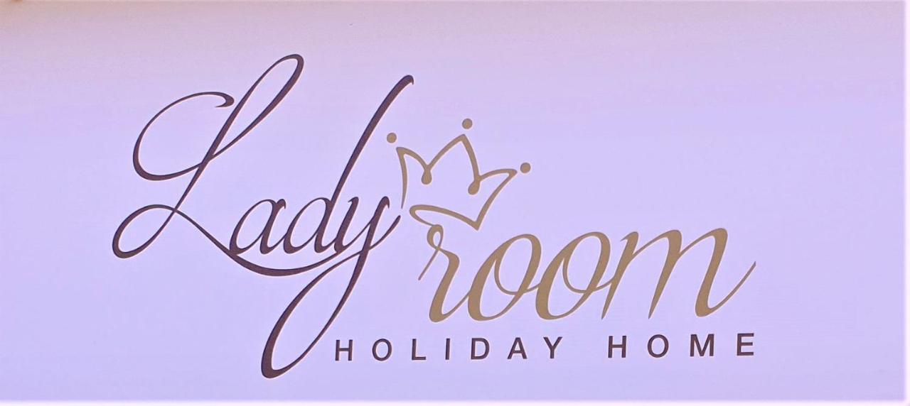 Lady Room Turi Luaran gambar